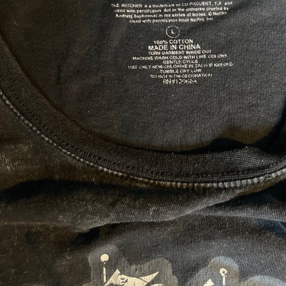The Witcher Tour T-Shirt L  Burn Butcher Burn Netflix CD Projekt Black Tee - Picture 3 of 6